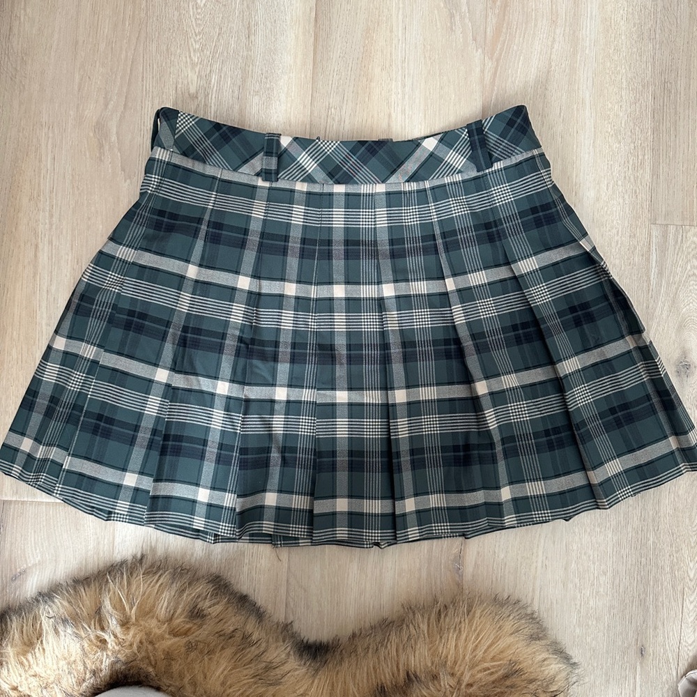 Aritzia Plaid Skater Skirt in Green and Cream